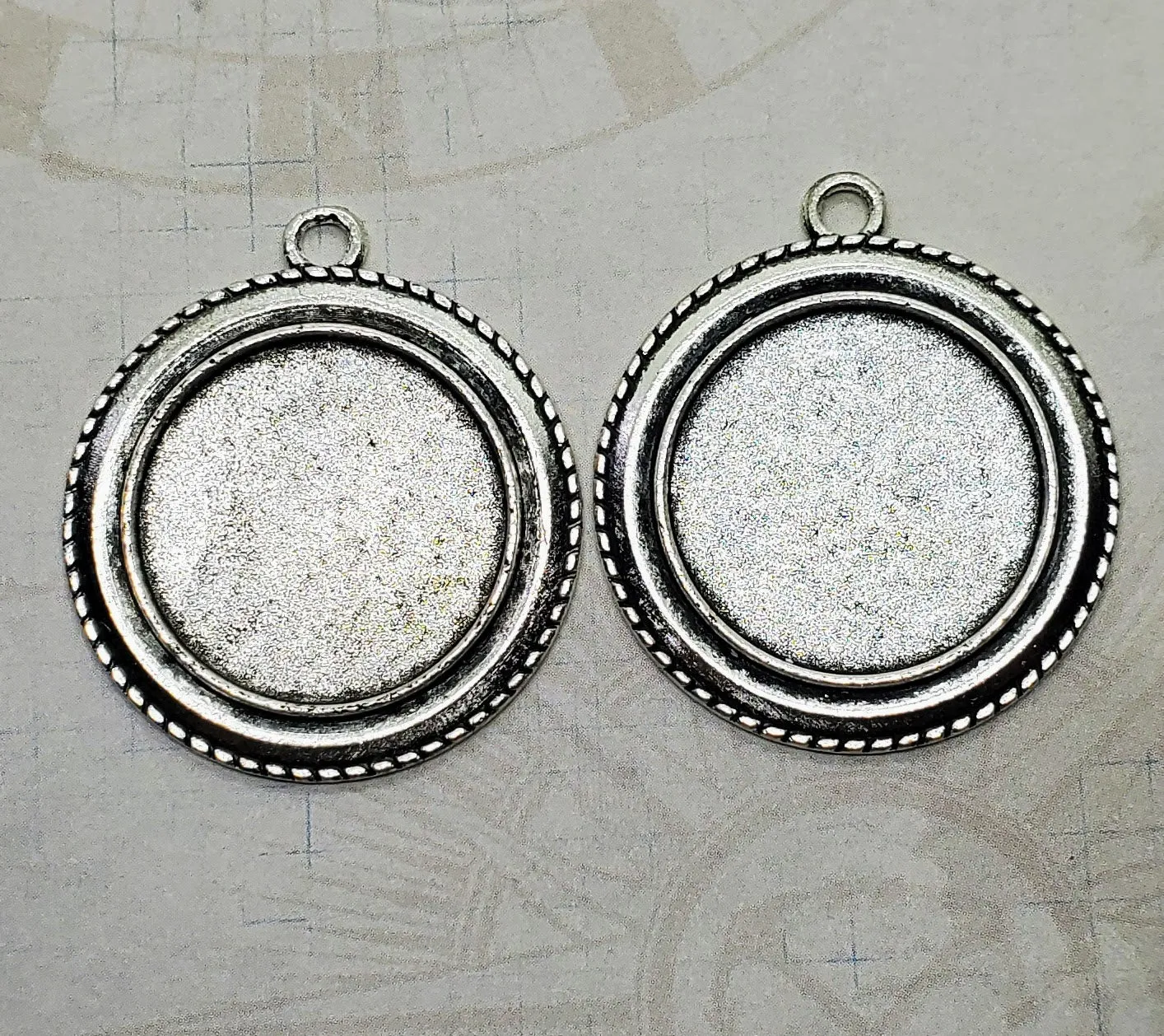 25mm Round Antique Silver Pendant Setting Bezels (2) - L1103